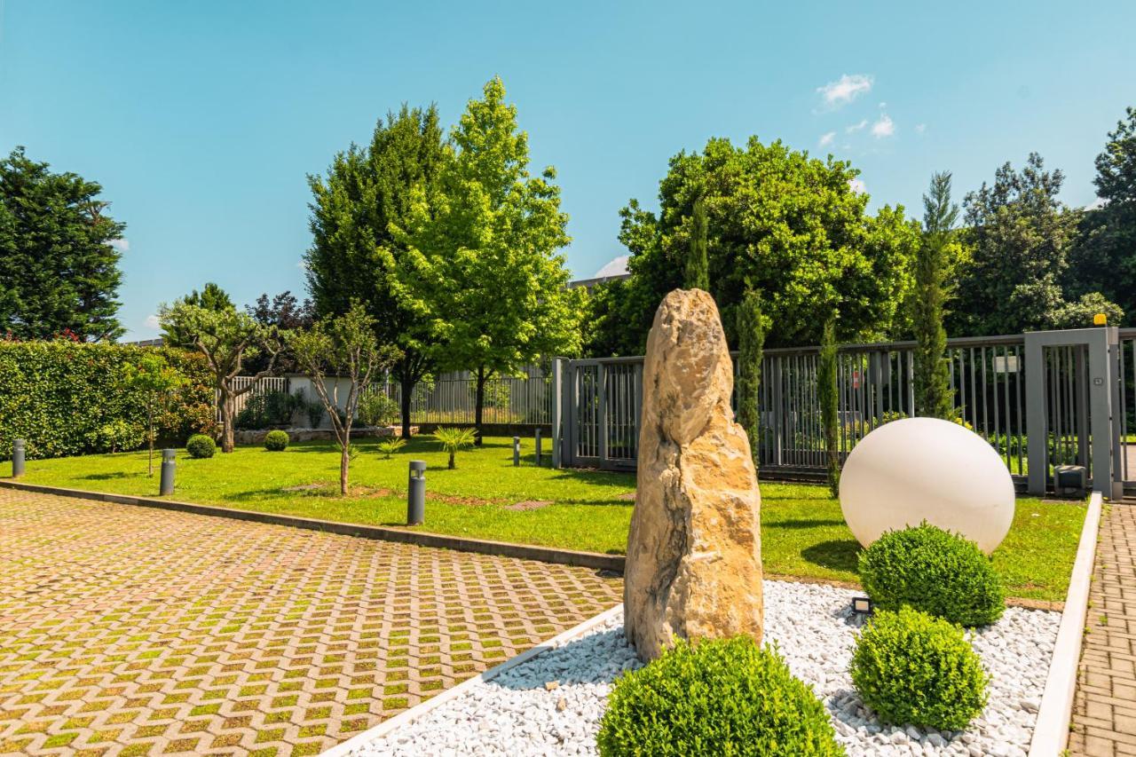 One Hotel & Restaurant Дальмине Экстерьер фото