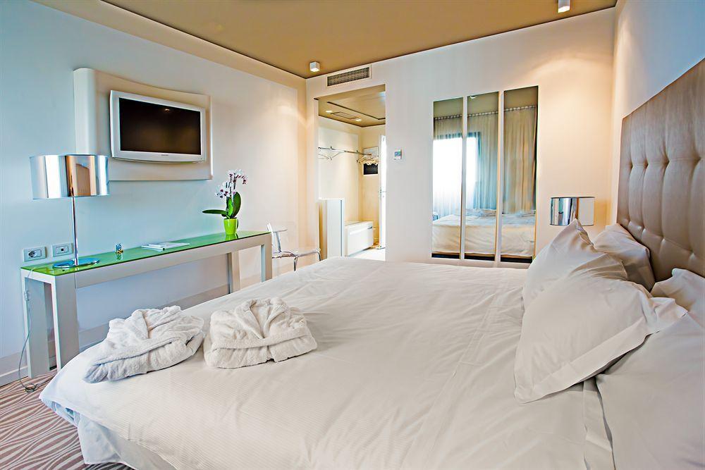 One Hotel & Restaurant Дальмине Экстерьер фото