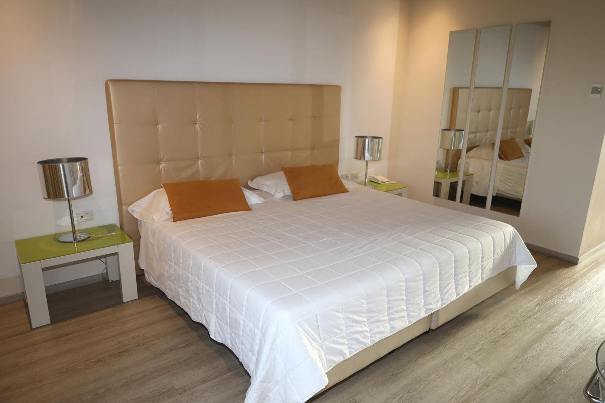 One Hotel & Restaurant Дальмине Экстерьер фото