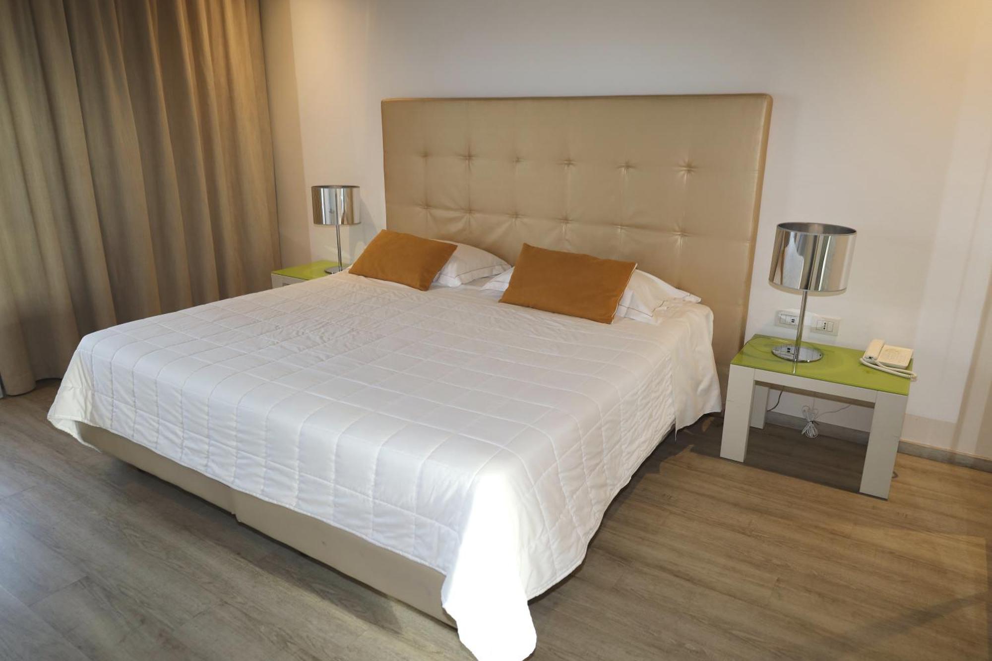 One Hotel & Restaurant Дальмине Экстерьер фото