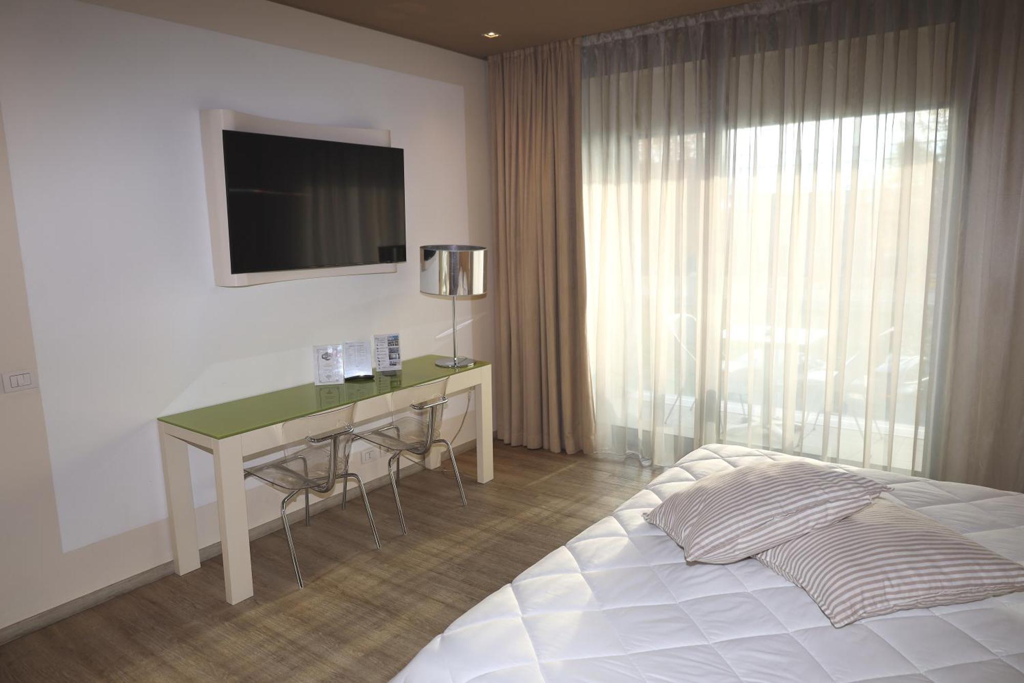 One Hotel & Restaurant Дальмине Экстерьер фото