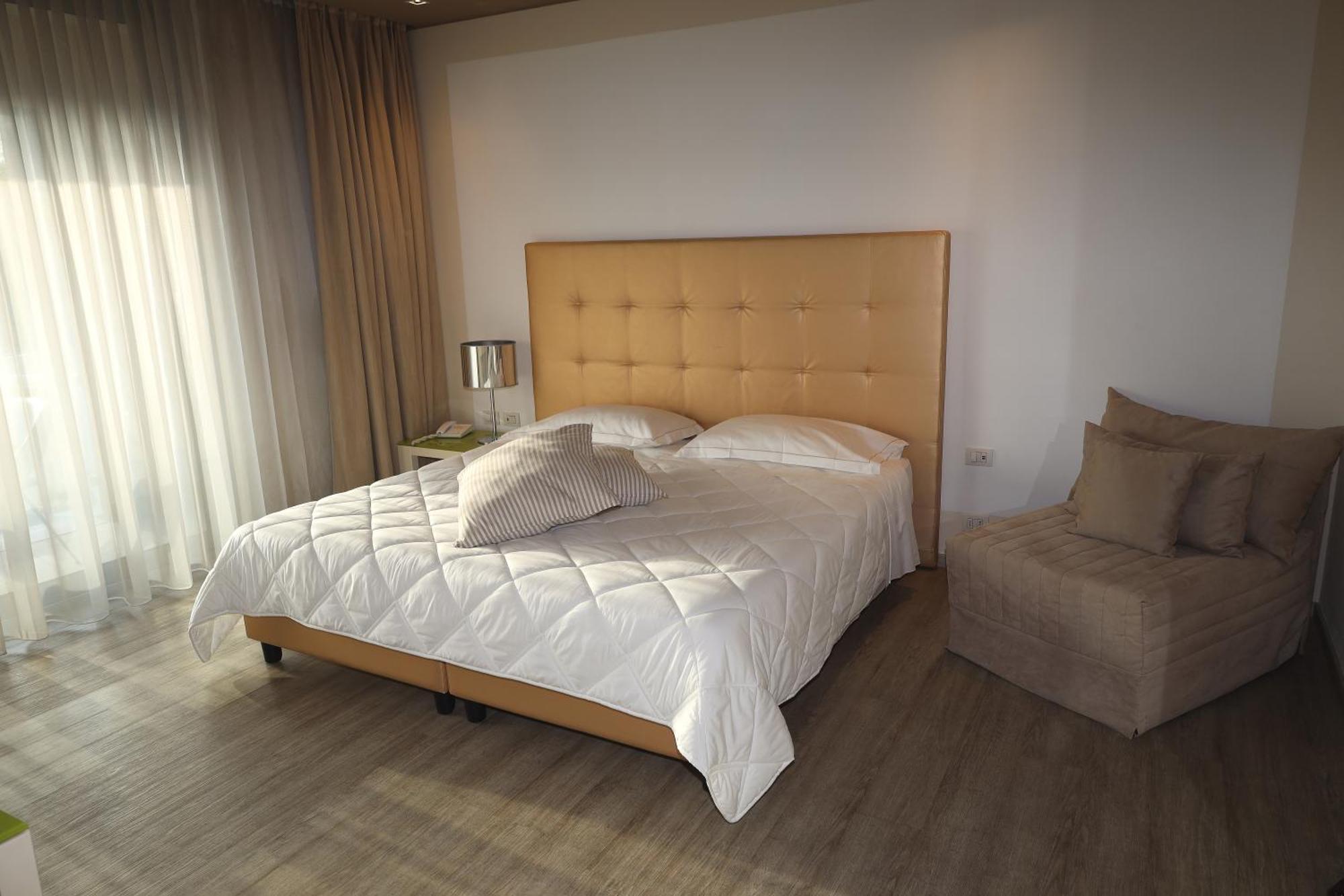 One Hotel & Restaurant Дальмине Экстерьер фото