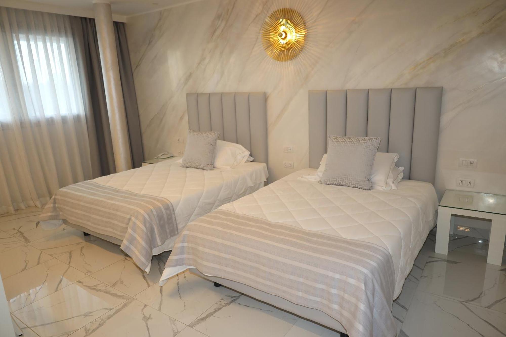 One Hotel & Restaurant Дальмине Экстерьер фото