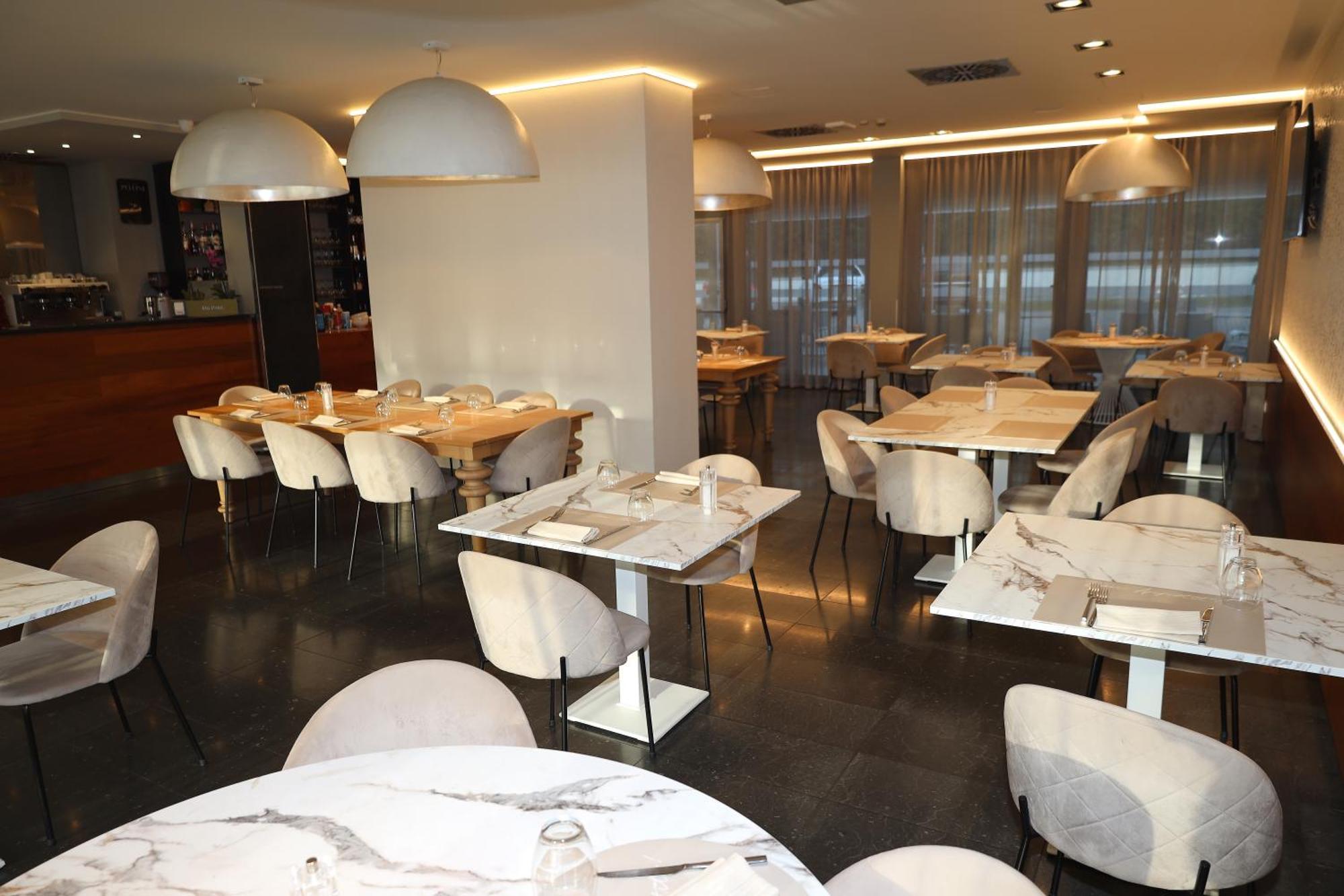 One Hotel & Restaurant Дальмине Экстерьер фото