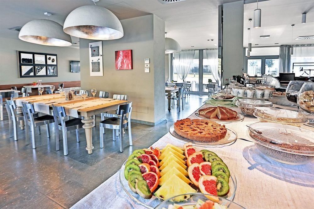 One Hotel & Restaurant Дальмине Экстерьер фото