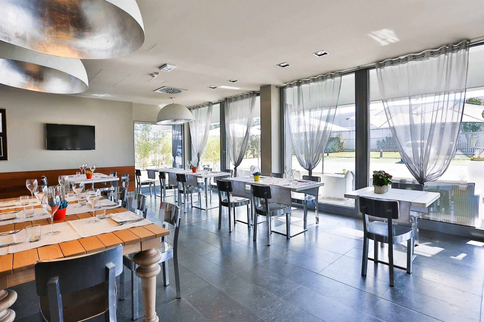 One Hotel & Restaurant Дальмине Экстерьер фото