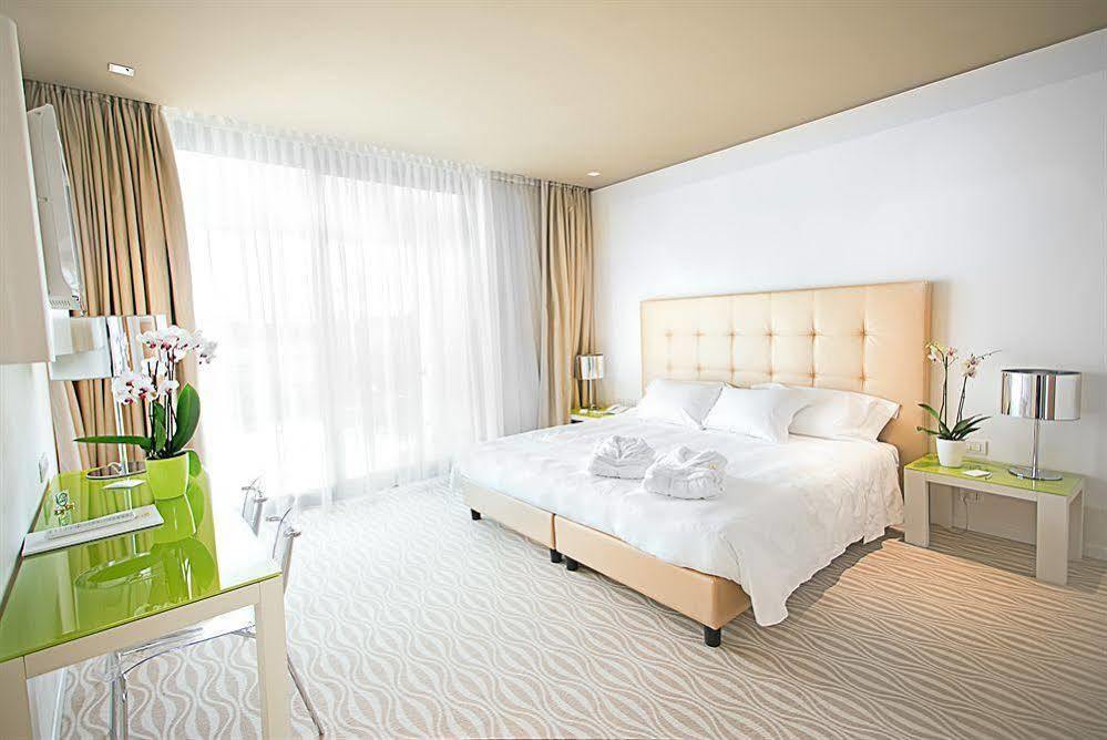 One Hotel & Restaurant Дальмине Экстерьер фото