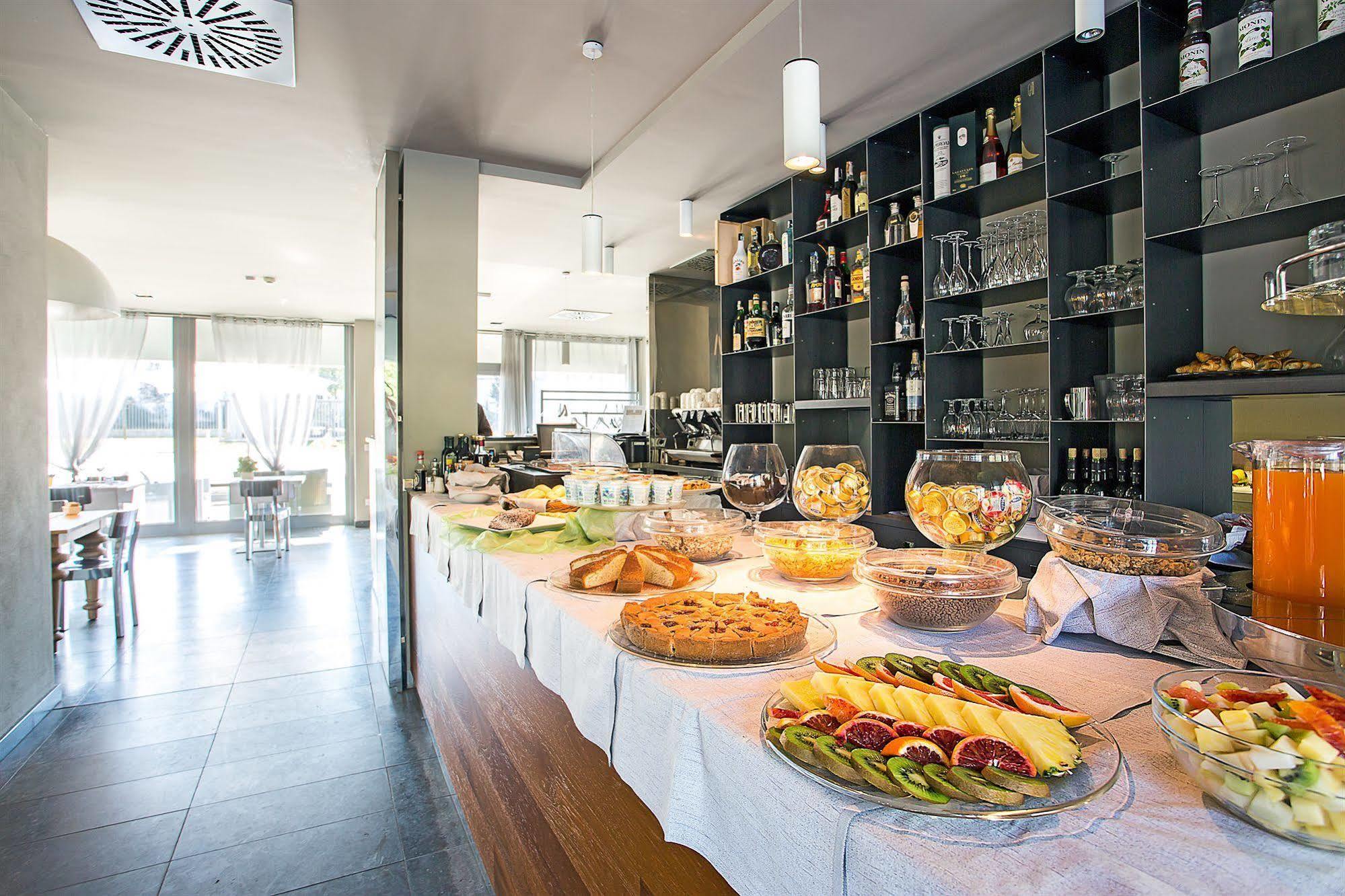 One Hotel & Restaurant Дальмине Экстерьер фото