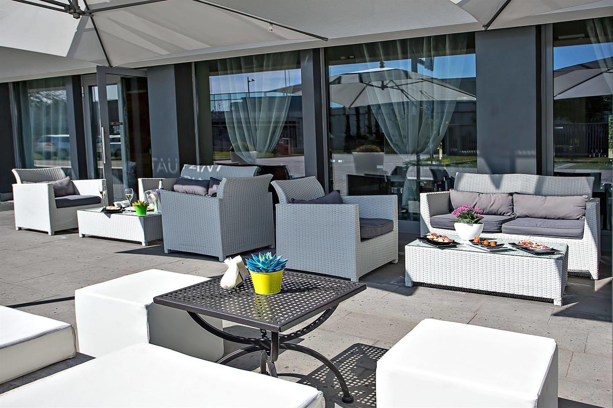One Hotel & Restaurant Дальмине Экстерьер фото